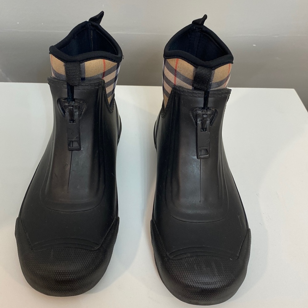 BURBERRY
Flinton Check Rain Booties